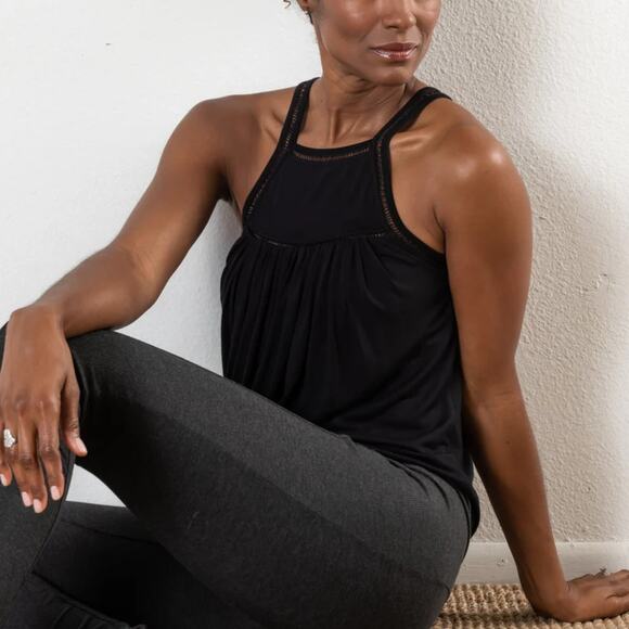 JJ Winks Wine Down Tank Top with Built-In Light Hug Black L NWT - Picture 1 of 9